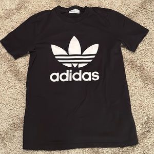 Adidas woman’s shirt size small